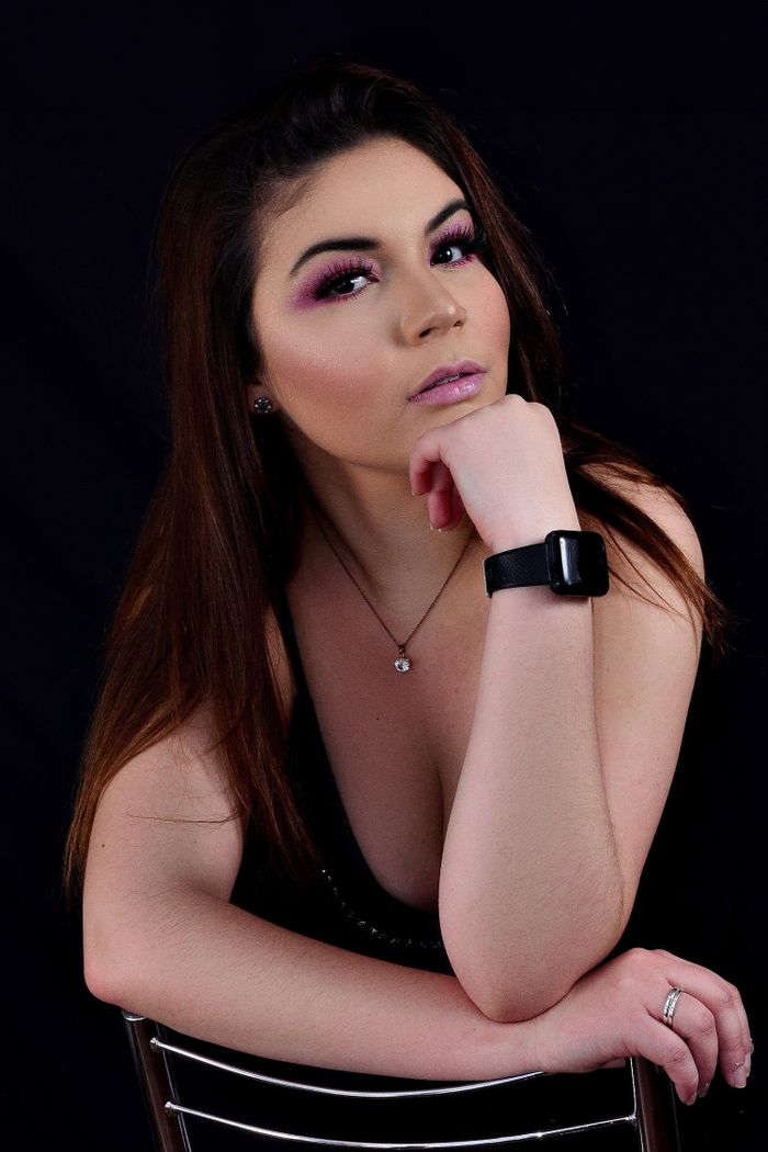 Portrait of a confident woman with elegant jewelry, highlighting fashion and style.